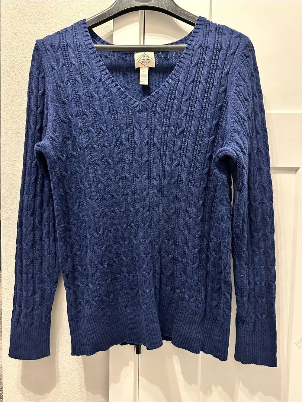 St. John’s Bay Cable Knit V-Neck Sweater - Navy size XL